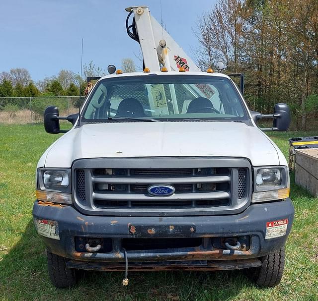 Image of Ford F-550 equipment image 3