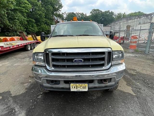 Image of Ford F-550 equipment image 3