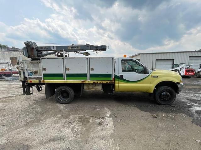 Image of Ford F-550 equipment image 2