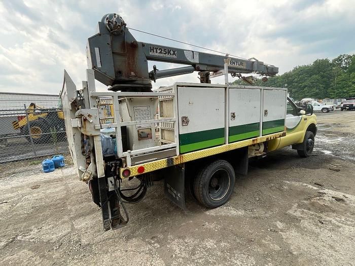 2003 Ford F-550 Equipment Image0