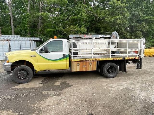 Image of Ford F-550 equipment image 4