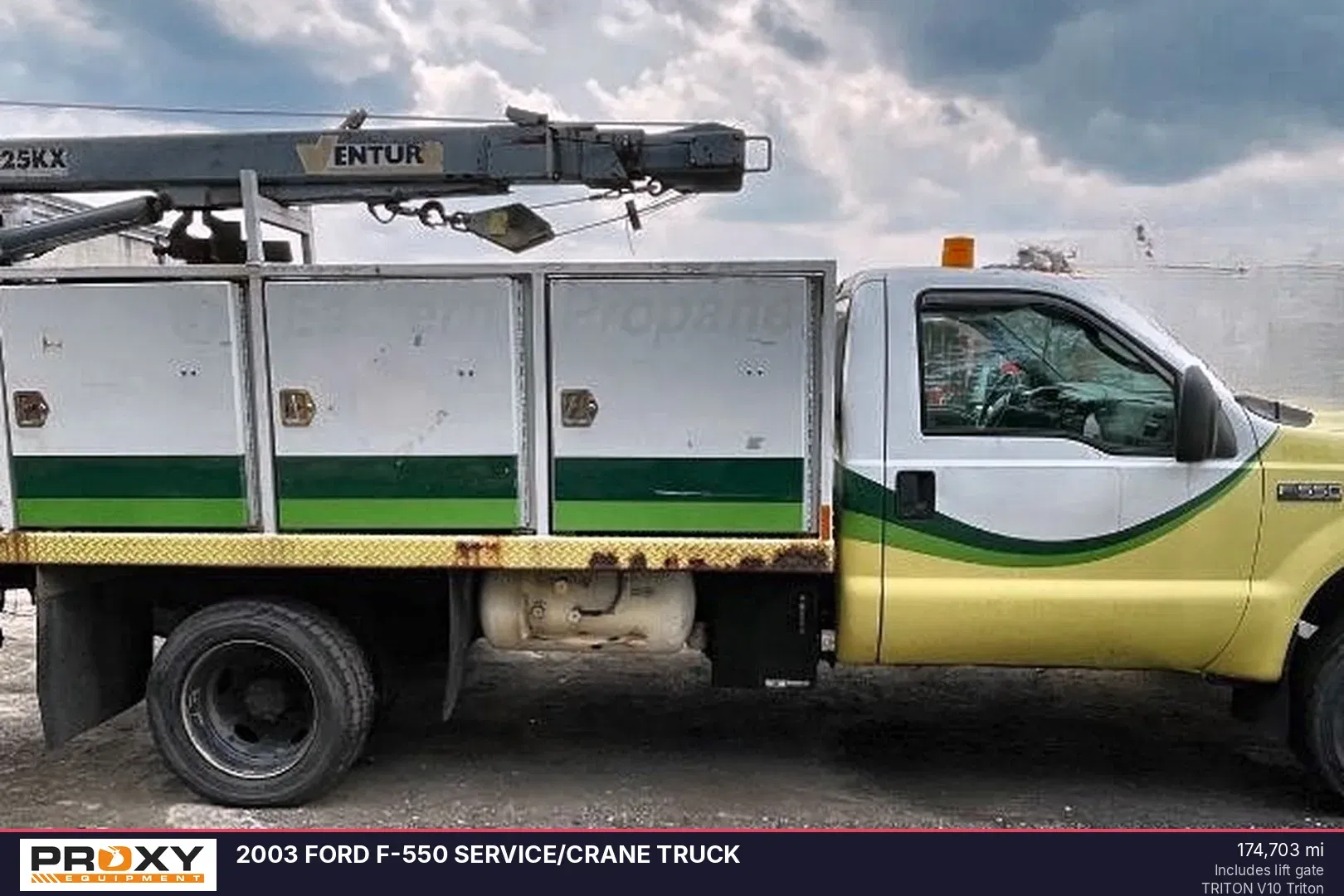 2003 Ford F-550 Equipment Image0