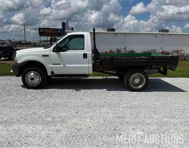 Image of Ford F-550 equipment image 2