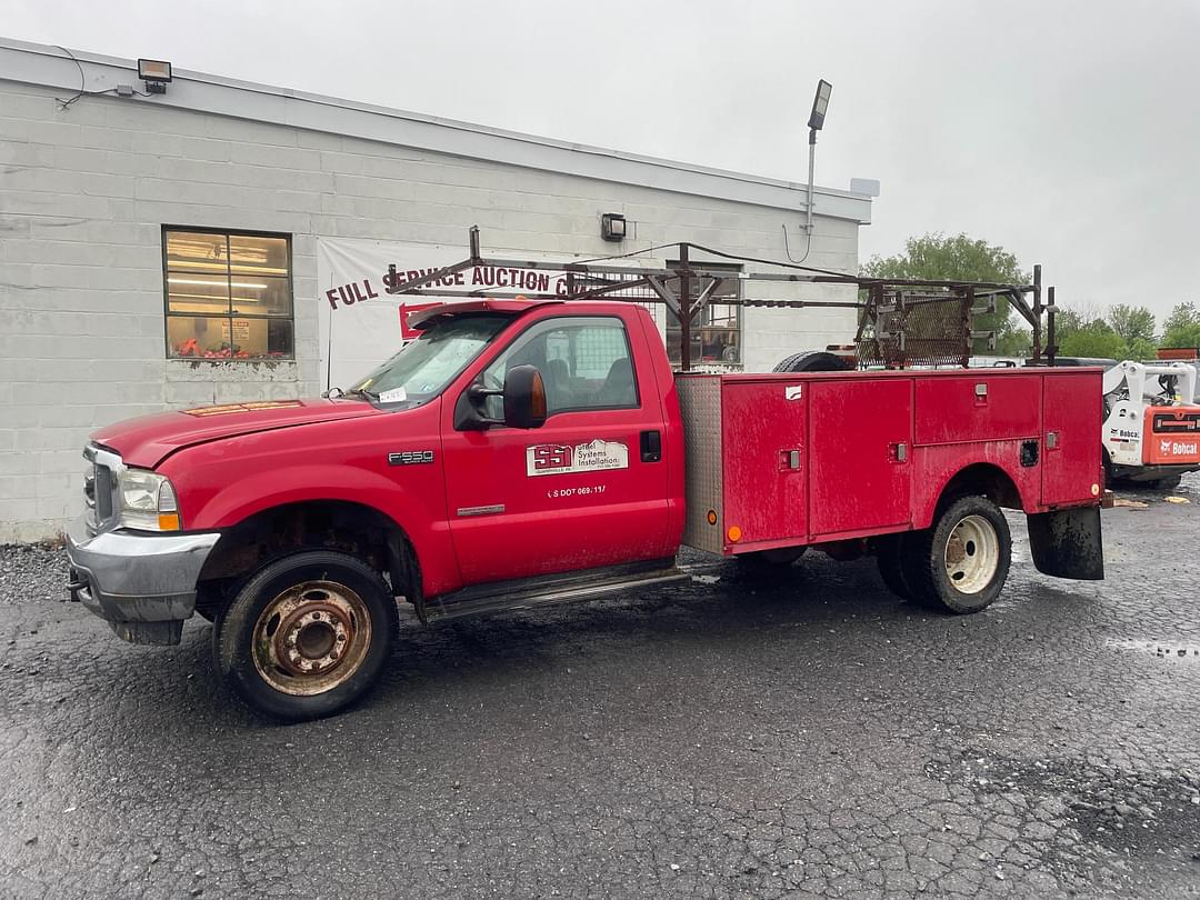 Image of Ford F-550 Primary image