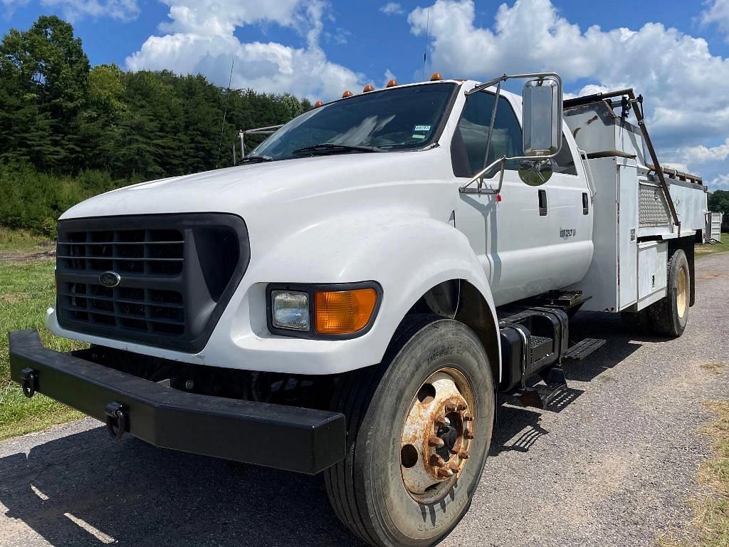 Image of Ford F-650 Primary image