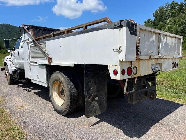 Image of Ford F-650 equipment image 2