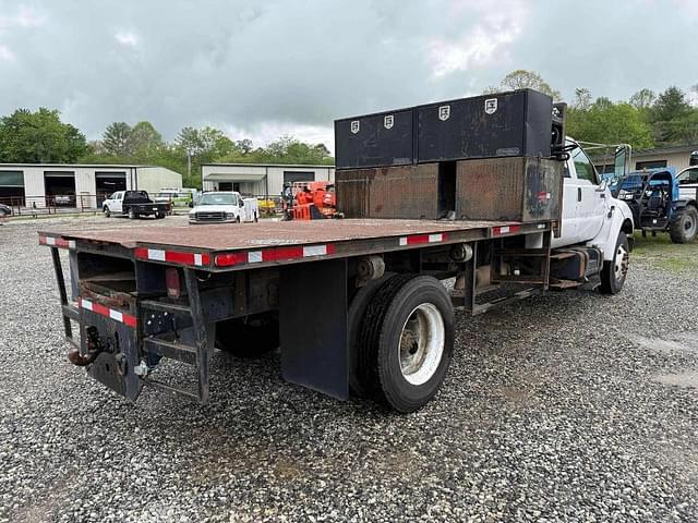 Image of Ford F-650 equipment image 2