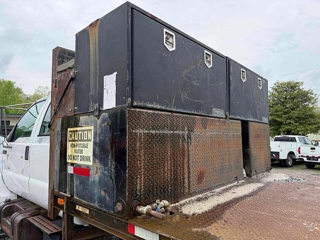 Image of Ford F-650 equipment image 4