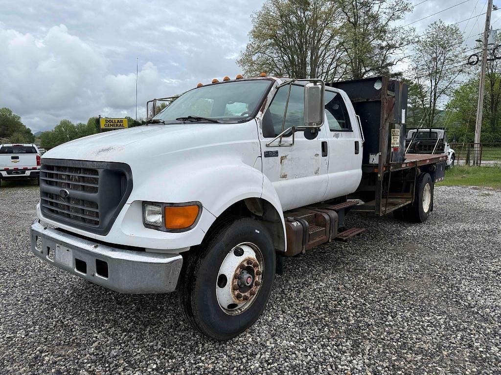 Image of Ford F-650 Primary image