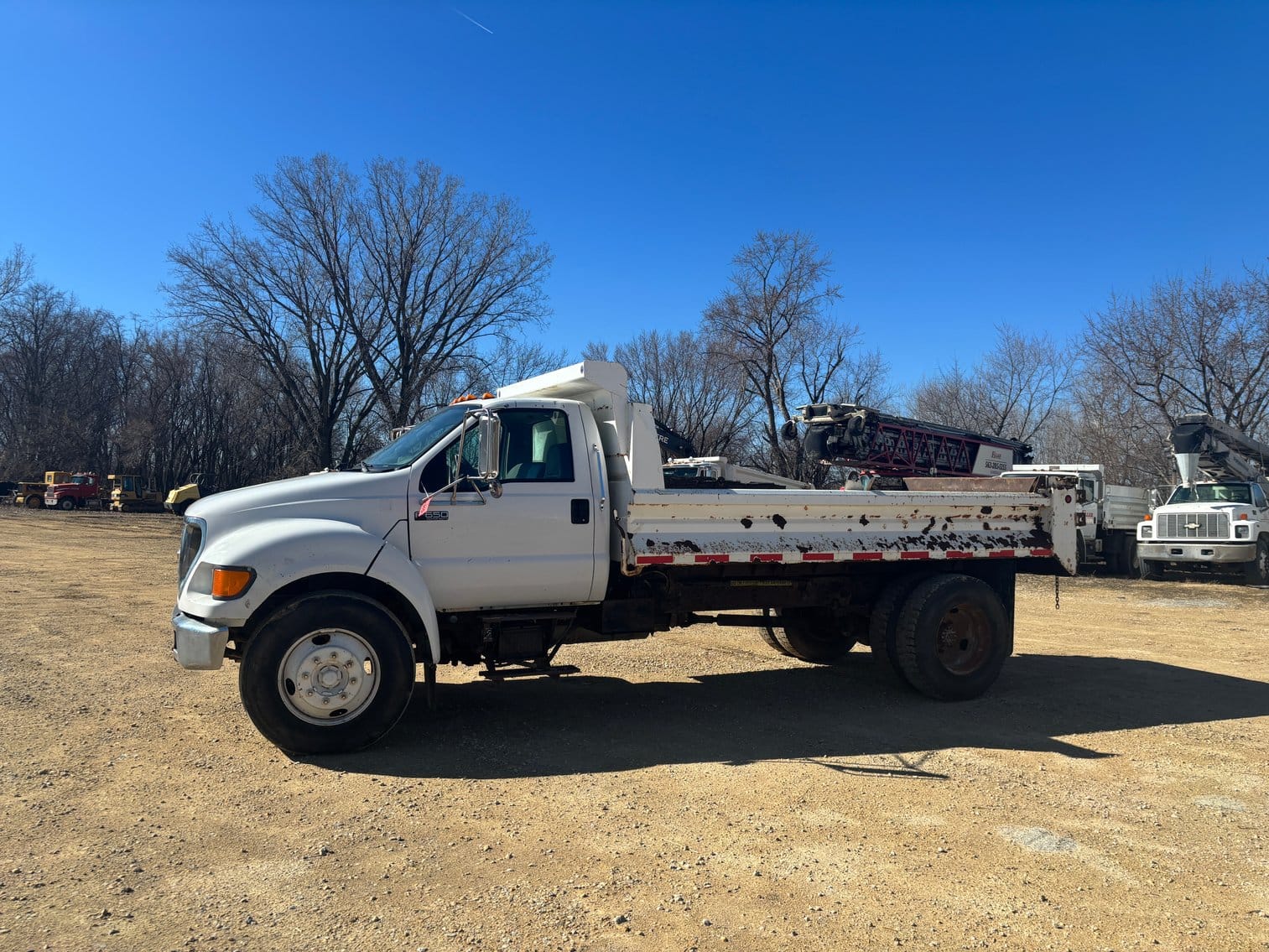 2003 Ford F-650 Equipment Image0