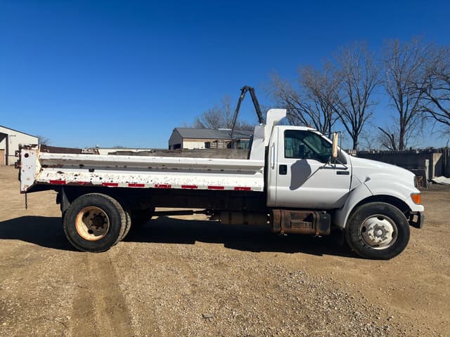 Image of Ford F-650 equipment image 3