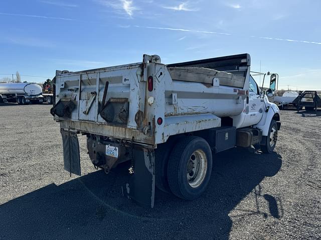 Image of Ford F-650 equipment image 4