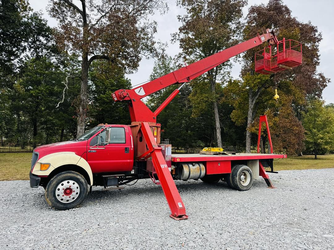 Image of Ford F-750 Primary image