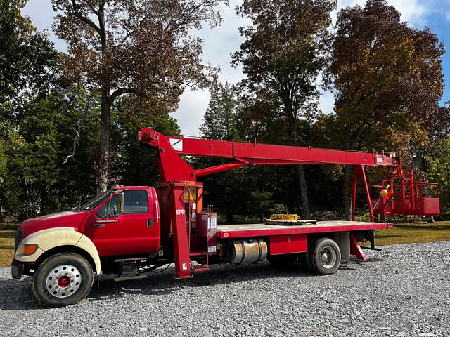 Image of Ford F-750 equipment image 1