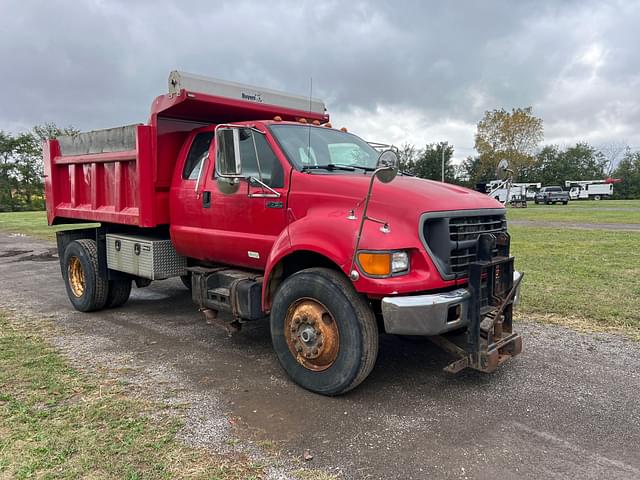 Image of Ford F-750 equipment image 2