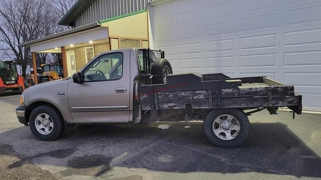 Image of Ford F-150 equipment image 1