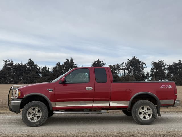 Image of Ford F-150 equipment image 1