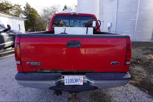 Image of Ford F-250 equipment image 2