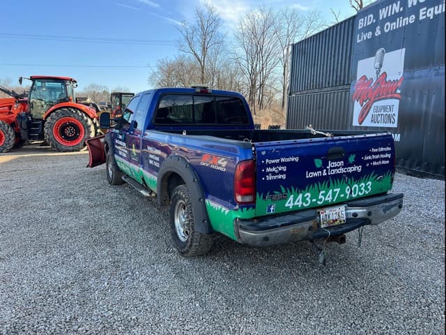 Image of Ford F-250 equipment image 3