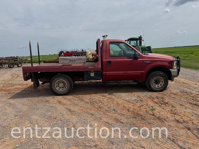 Image of Ford F-250 equipment image 3