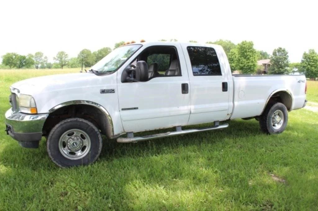 2003 Ford F-250 Equipment Image0