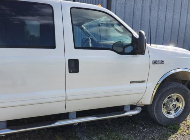 Image of Ford F-250 equipment image 2