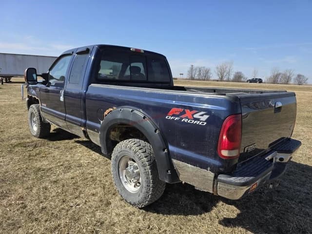 Image of Ford F-250 equipment image 3