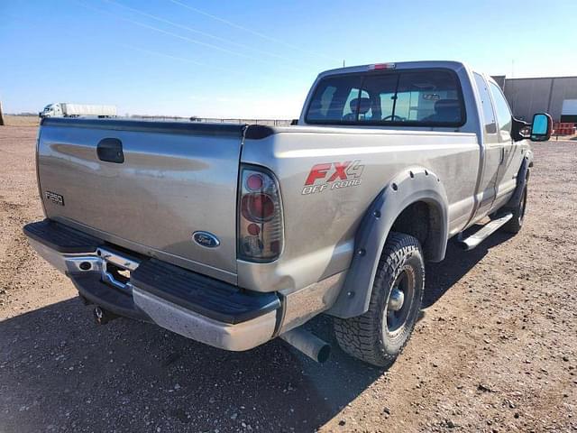 Image of Ford F-250 equipment image 2