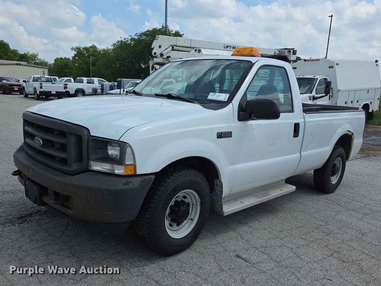 2003 Ford F-250 Equipment Image0