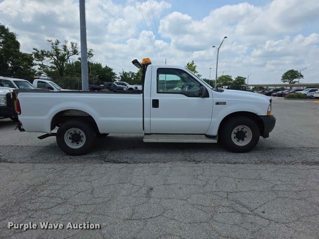 Image of Ford F-250 equipment image 3