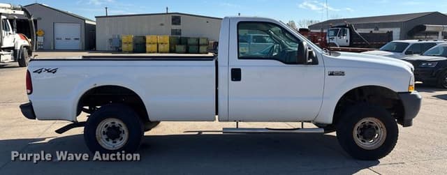 Image of Ford F-250 equipment image 3