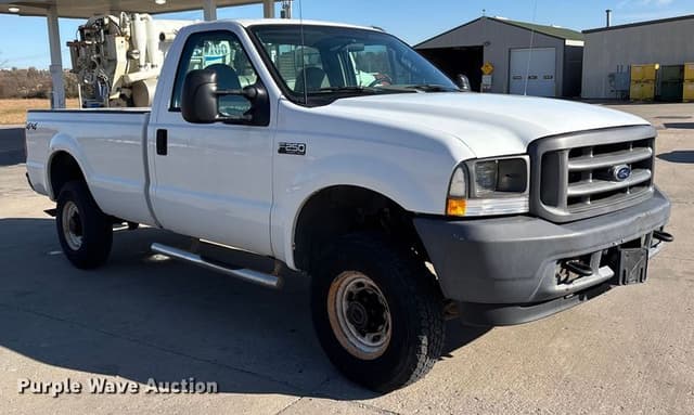 Image of Ford F-250 equipment image 2