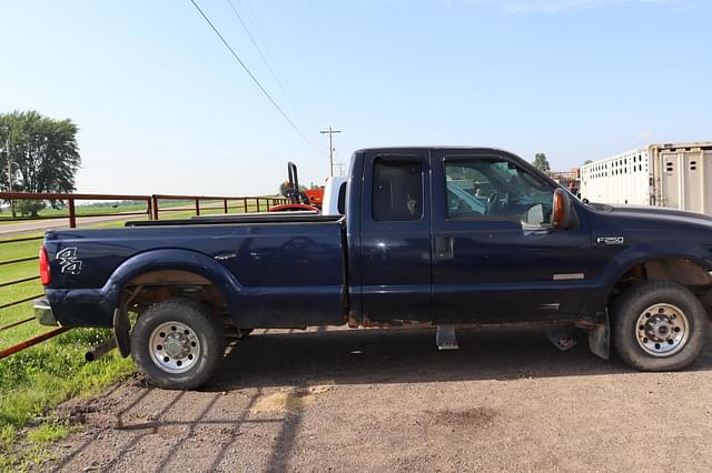 Image of Ford F-250 equipment image 4