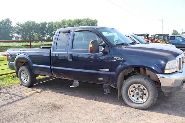 Image of Ford F-250 equipment image 3