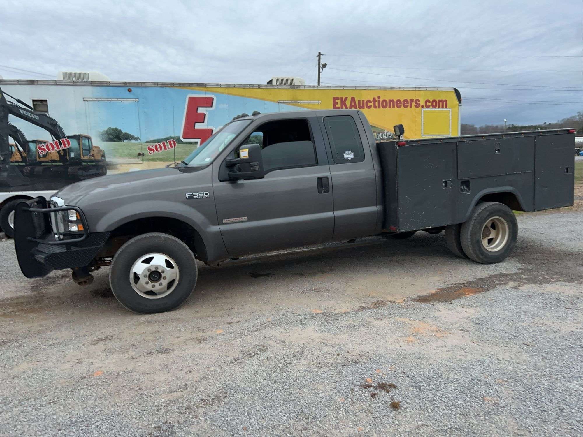 2003 Ford F-350 Equipment Image0