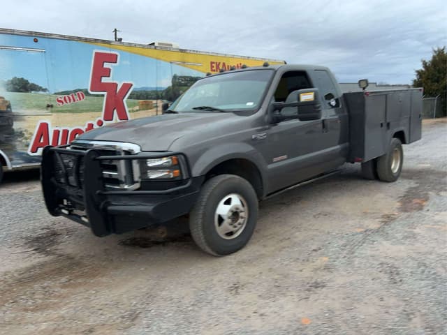 Image of Ford F-350 equipment image 4
