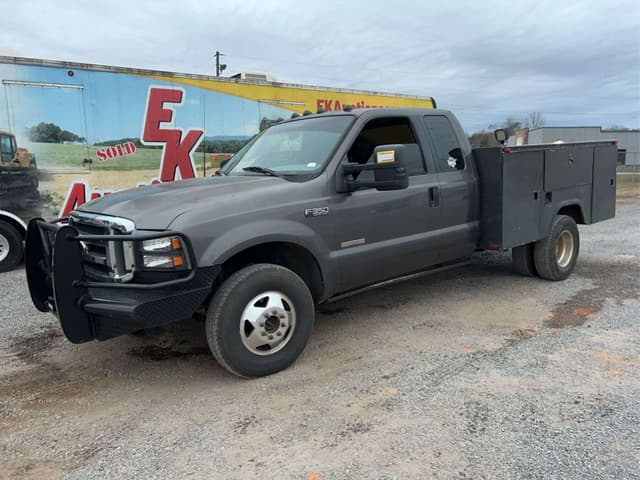 Image of Ford F-350 equipment image 3