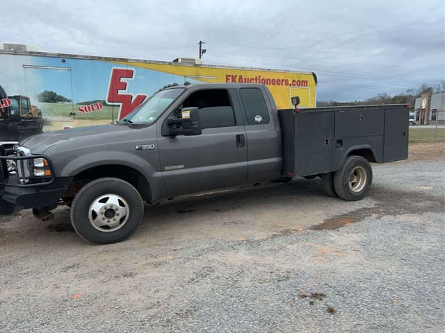 Image of Ford F-350 equipment image 1