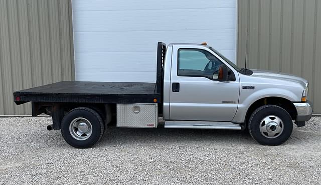 Image of Ford F-350 equipment image 2