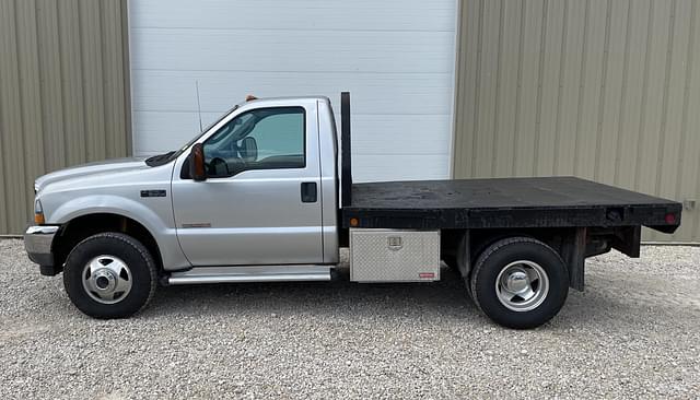 Image of Ford F-350 equipment image 3