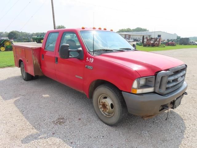 Image of Ford F-350 equipment image 3