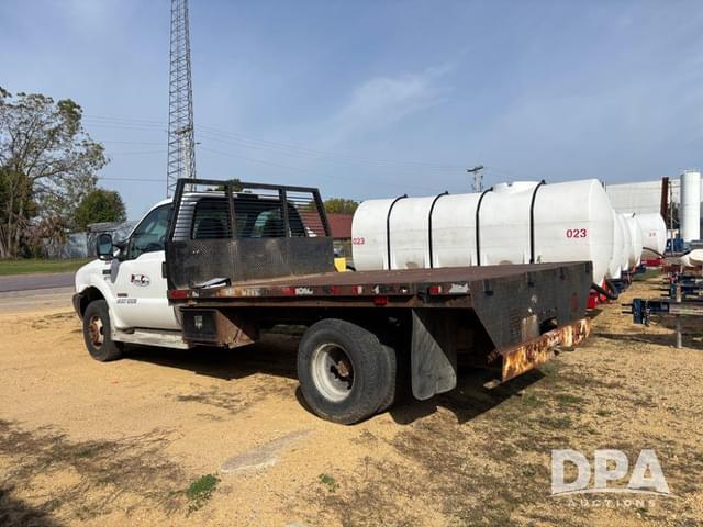 Image of Ford F-350 equipment image 2