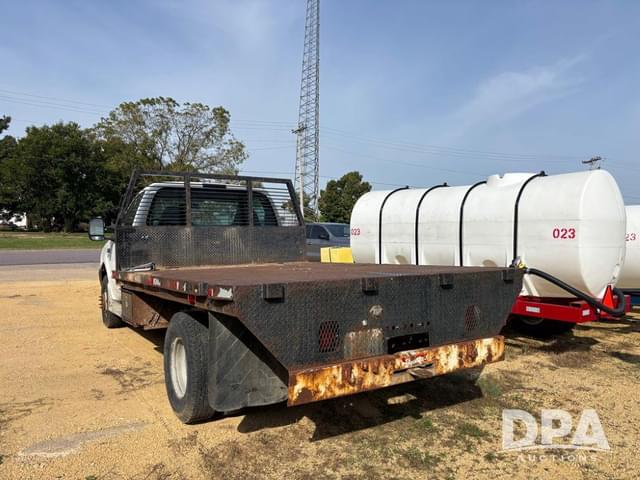 Image of Ford F-350 equipment image 3