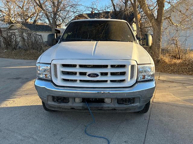 Image of Ford F-350 equipment image 2