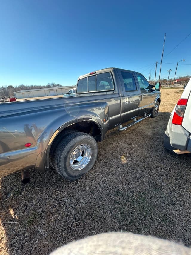 Image of Ford F-350 equipment image 4