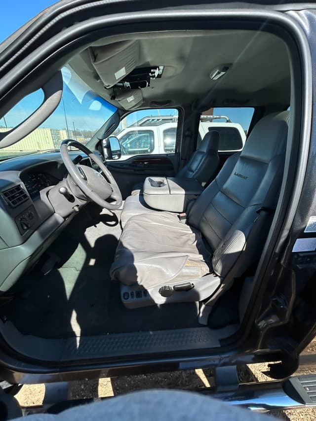 Image of Ford F-350 equipment image 1