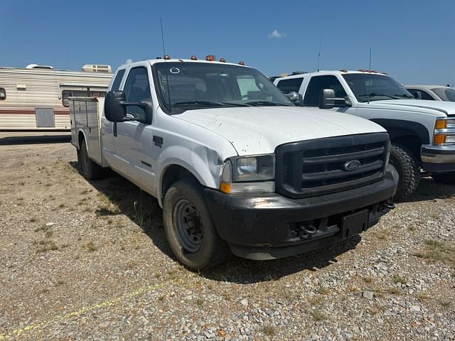 Image of Ford F-350 equipment image 1