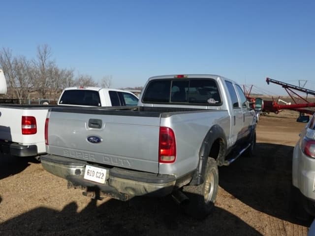 Image of Ford F-350 equipment image 3