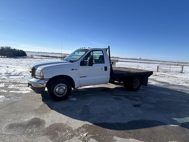 Image of Ford F-350 equipment image 2