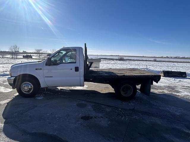 Image of Ford F-350 equipment image 4